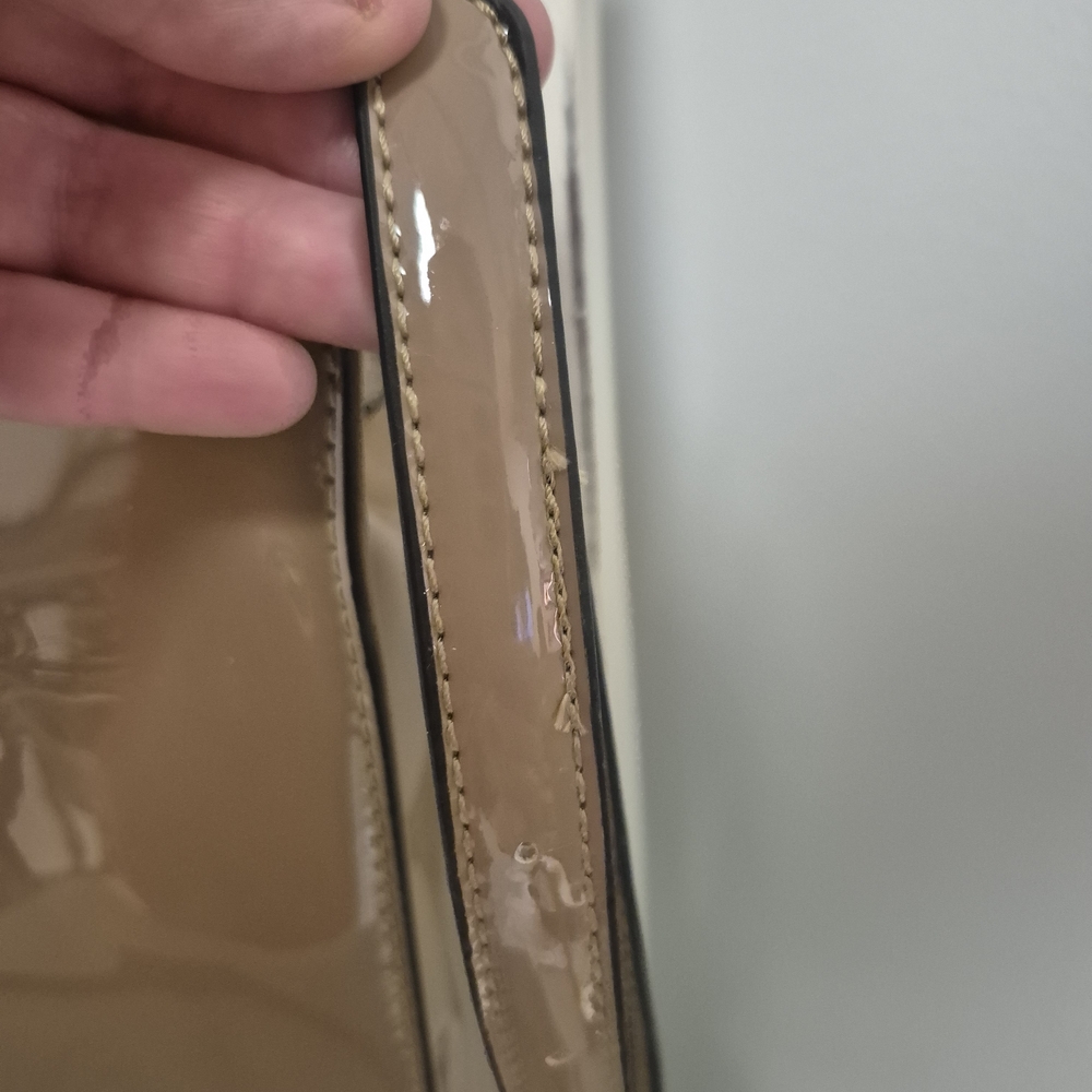 Elegant Tan Patent Leather Tote Bag - Picture 3 of 16